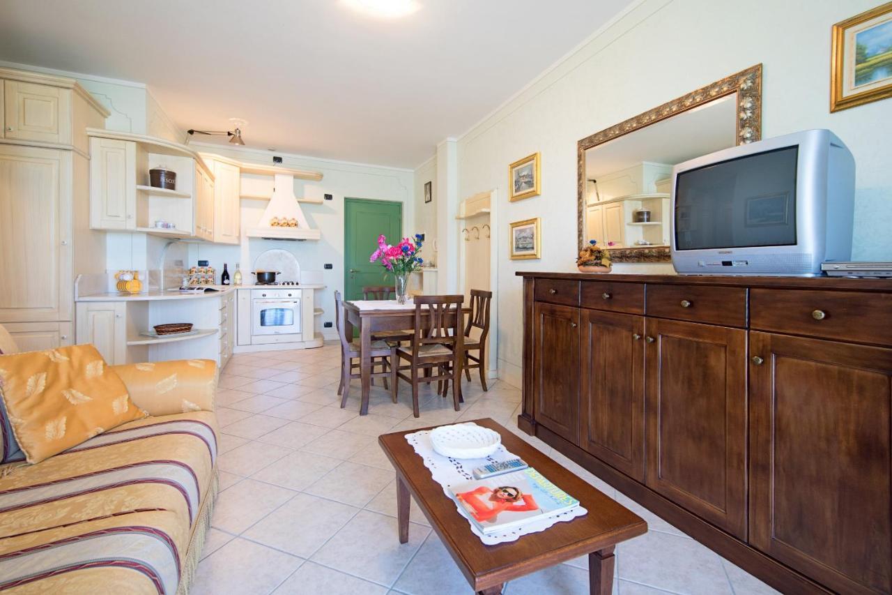 סירמיונה I Mosaici Apartments By Wonderful Italy מראה חיצוני תמונה
