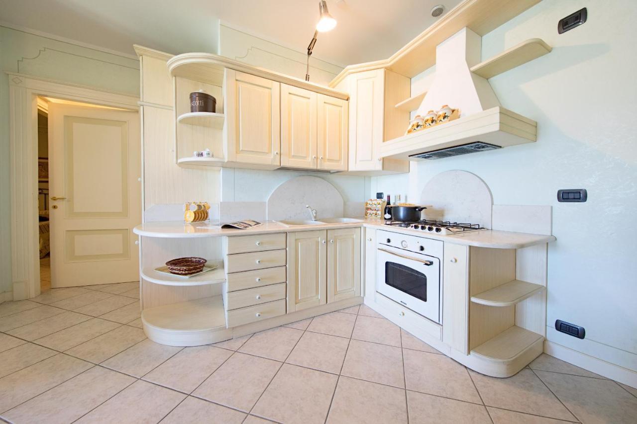 סירמיונה I Mosaici Apartments By Wonderful Italy מראה חיצוני תמונה